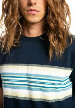 New π Quiksilver TRANSAT PLACEMENT - Print T-shirt - Dark Blue β€οΈ 11 New π Quiksilver TRANSAT PLACEMENT - Print T-shirt - Dark Blue β€οΈ -Quiksilver shop 00b747e6cf1344c88c52d51db6efe41c