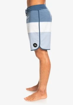 Best deal 😉 Quiksilver SURFSILK TIJUANA - Swimming Shorts - Antique White 😍 -Quiksilver shop 1f2544bee81341b4a651a571e3cdff37