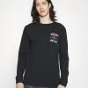 Deals β€οΈ Quiksilver STRANGER THINGS HELL FIRE SURF CLUB - Long Sleeved Top - Black π 2 Deals β€οΈ Quiksilver STRANGER THINGS HELL FIRE SURF CLUB - Long Sleeved Top - Black π -Quiksilver shop 25d29be982e54a08af7b3e96e85bf4bb