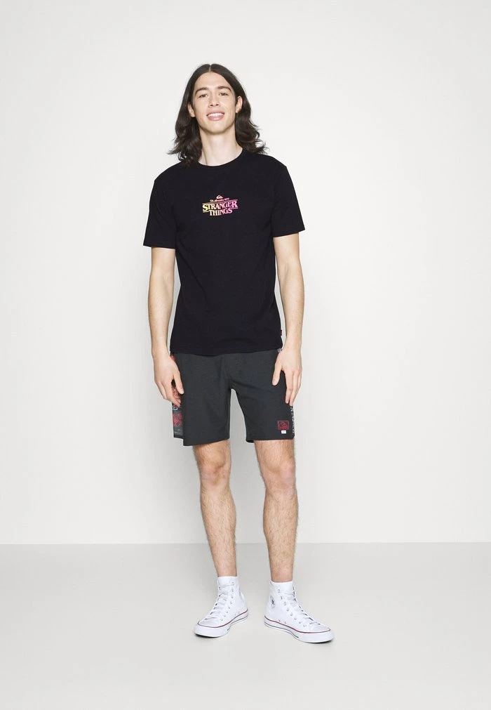 Best Pirce π Quiksilver STRANGER THINGS TEE - Print T-shirt - Black π€© 4 Best Pirce π Quiksilver STRANGER THINGS TEE - Print T-shirt - Black π€© - Image 2