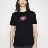Buy 🤩 Quiksilver STRANGER THINGS VECNAS LAIR TEE - Print T-shirt - Black 🧨 -Quiksilver shop 4e0689f8c5024b2486885a1c838cec47