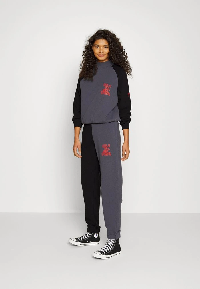 Budget π₯° Quiksilver STRANGER THINGS UPSIDE DOWN PANT - Tracksuit Bottoms - Black π€© 4 Budget π₯° Quiksilver STRANGER THINGS UPSIDE DOWN PANT - Tracksuit Bottoms - Black π€© - Image 2