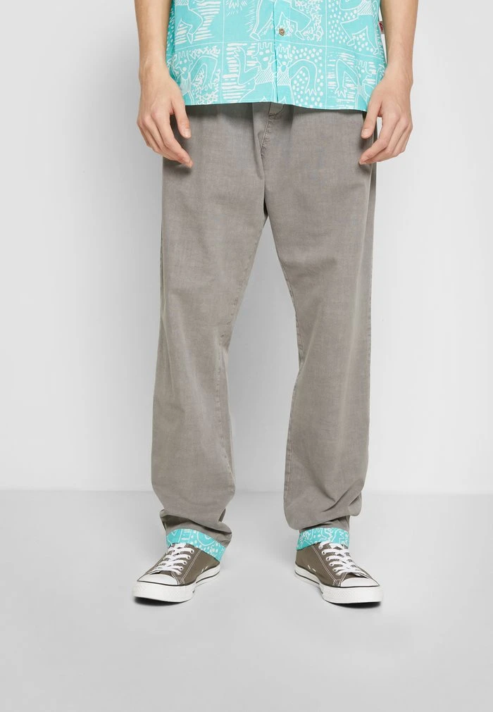 Brand new 𧨠Quiksilver STRANGER THINGS THE STEVE PANT - Trousers - Quiet Shade βοΈ 3 Brand new 𧨠Quiksilver STRANGER THINGS THE STEVE PANT - Trousers - Quiet Shade βοΈ