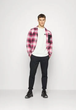 Deals β Quiksilver NIGHT HIKE - π Shirt - Raspberry Sorbet β€οΈ 8 Deals β Quiksilver NIGHT HIKE - π Shirt - Raspberry Sorbet β€οΈ -Quiksilver shop 8257b307c31c4518ae7c744f4e363252