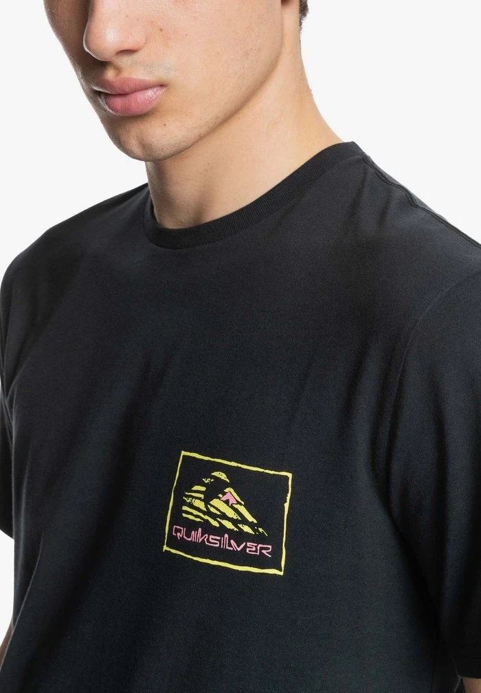 Flash Sale 𧨠Quiksilver RETURN TO THE MOON - Print T-shirt - Black β 7 Flash Sale 𧨠Quiksilver RETURN TO THE MOON - Print T-shirt - Black β - Image 5