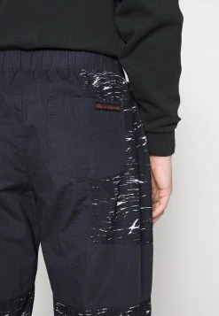 Hot Sale ✔️ Quiksilver STRANGER THINGS SKULL ROCK PANT - Tracksuit Bottoms - Black ✔️ -Quiksilver shop c32d6befc8c945cc9f46fe734badbe51