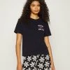 Buy 🎁 Quiksilver STRANGER THINGS 86 CROP TEE - Print T-shirt - Black 😉 -Quiksilver shop c5d4ff7bbc2f409f9693cd64bcf17a77