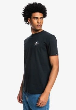Outlet 🧨 Quiksilver OUTTA ROAD SS - Print T-shirt - Black 🤩 -Quiksilver shop e1b8e54bf18e4b8e84619b28e1b49e90