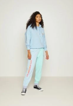 Flash Sale π Quiksilver STRANGER THINGS LENORA HOODIE - Sweatshirt - Airy Blue π 9 Flash Sale π Quiksilver STRANGER THINGS LENORA HOODIE - Sweatshirt - Airy Blue π -Quiksilver shop e501e55b1120424e956320eb384692b0