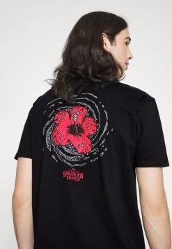 Best Sale β¨ Quiksilver STRANGER THINGS HELLBISCUS TEE - Print T-shirt - Black π 11 Best Sale β¨ Quiksilver STRANGER THINGS HELLBISCUS TEE - Print T-shirt - Black π -Quiksilver shop e7e1ff5938474f9b81482f9c381f2e38